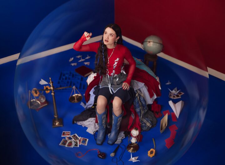 Joaquina lanzó su álbum debut “Al romper la burbuja” 1
