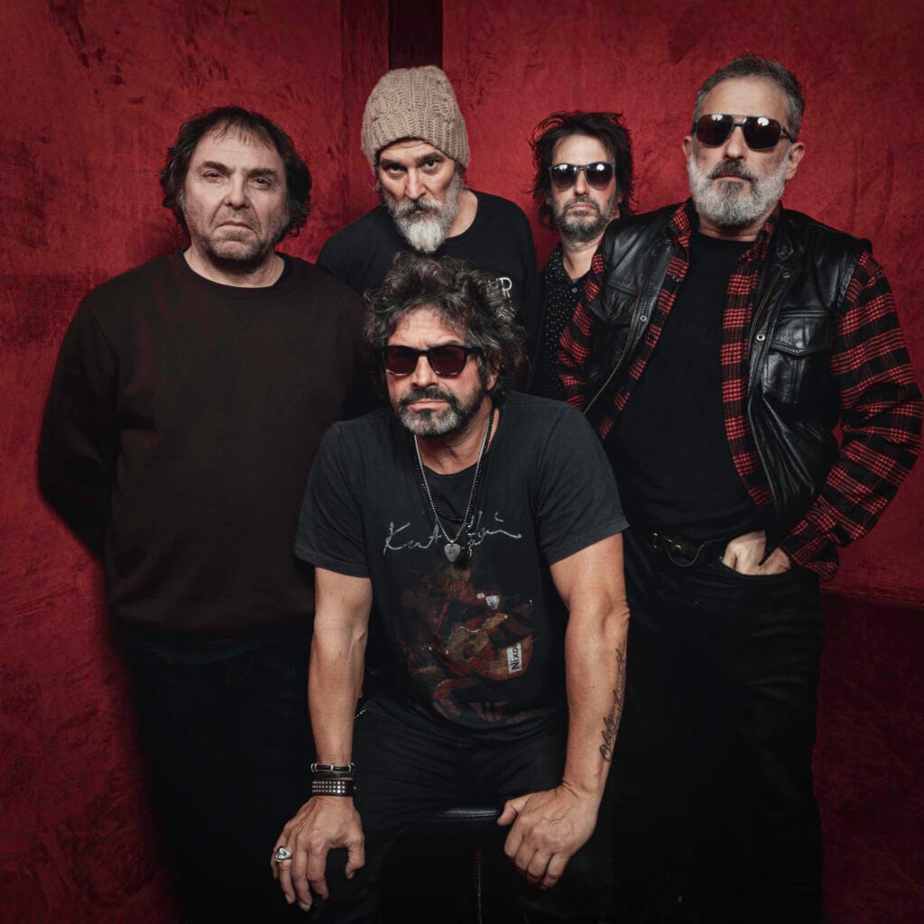 Los Caballeros de la Quema lanzan “Otro día en la oficina”: el tercer adelanto de su nuevo álbum 3