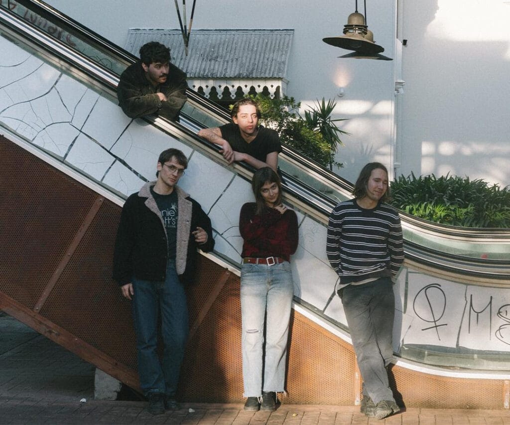 Flores Rojas: el nuevo EP de Cabezas de Remolino llega el 3 de septiembre 2 Flores Rojas