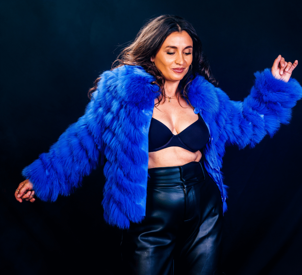Sophie Oliver lanza su nuevo single “Touch Me Baby” 2 sophie Oliver