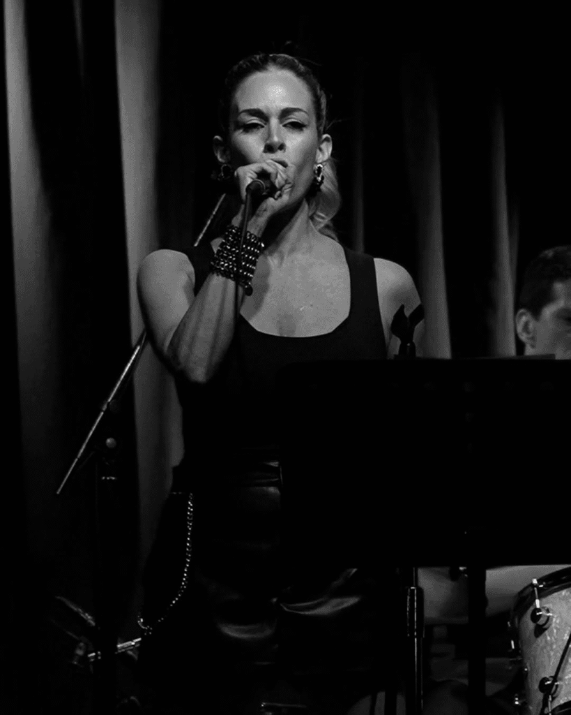 Vane Vanelli: mariposas, viento y una artista que canta desde el alma 3 Vane Vanelli mariposas