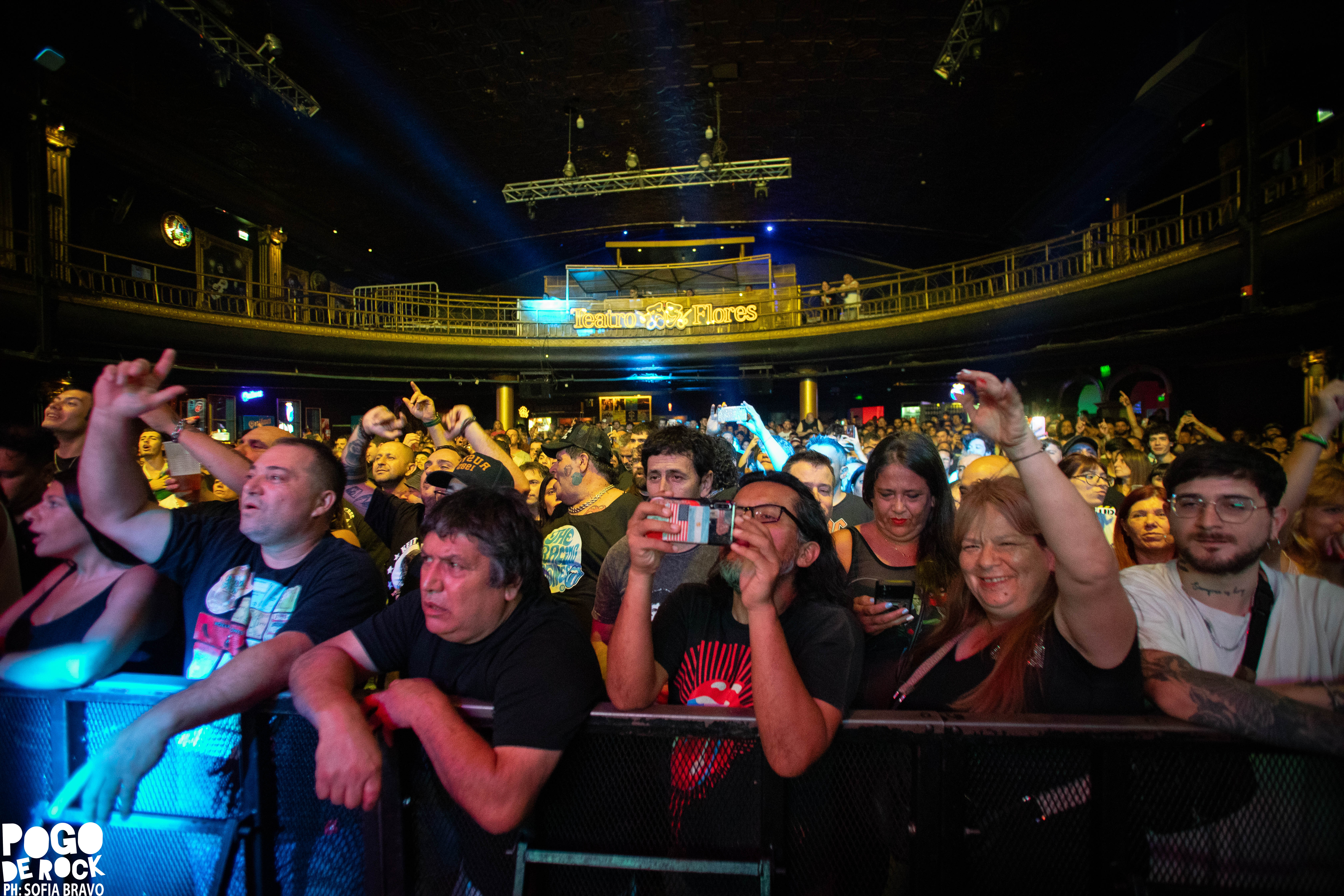 Juanse encendió el Teatro Flores con un show crudo, directo y a puro rock 123