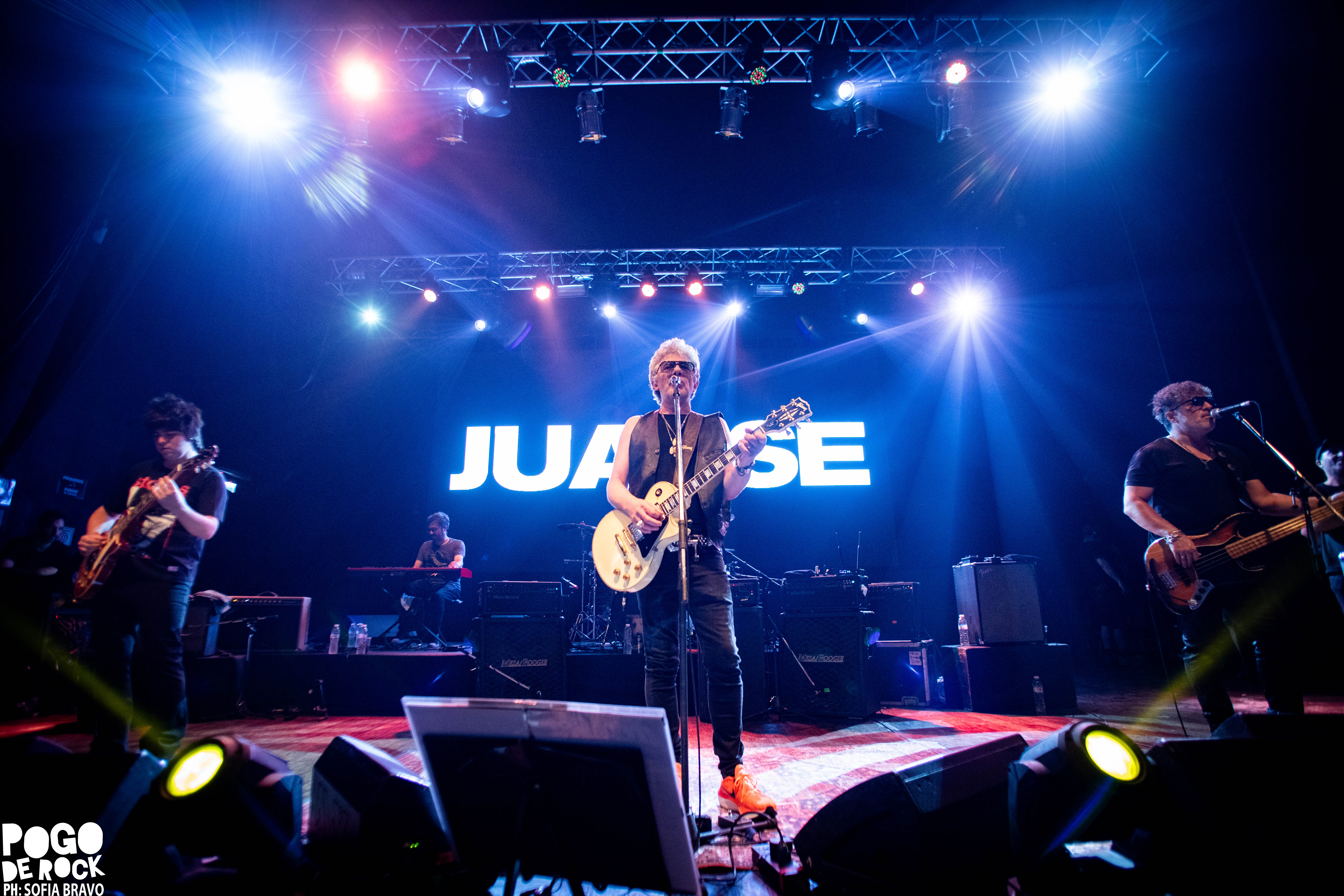 Juanse encendió el Teatro Flores con un show crudo, directo y a puro rock 126