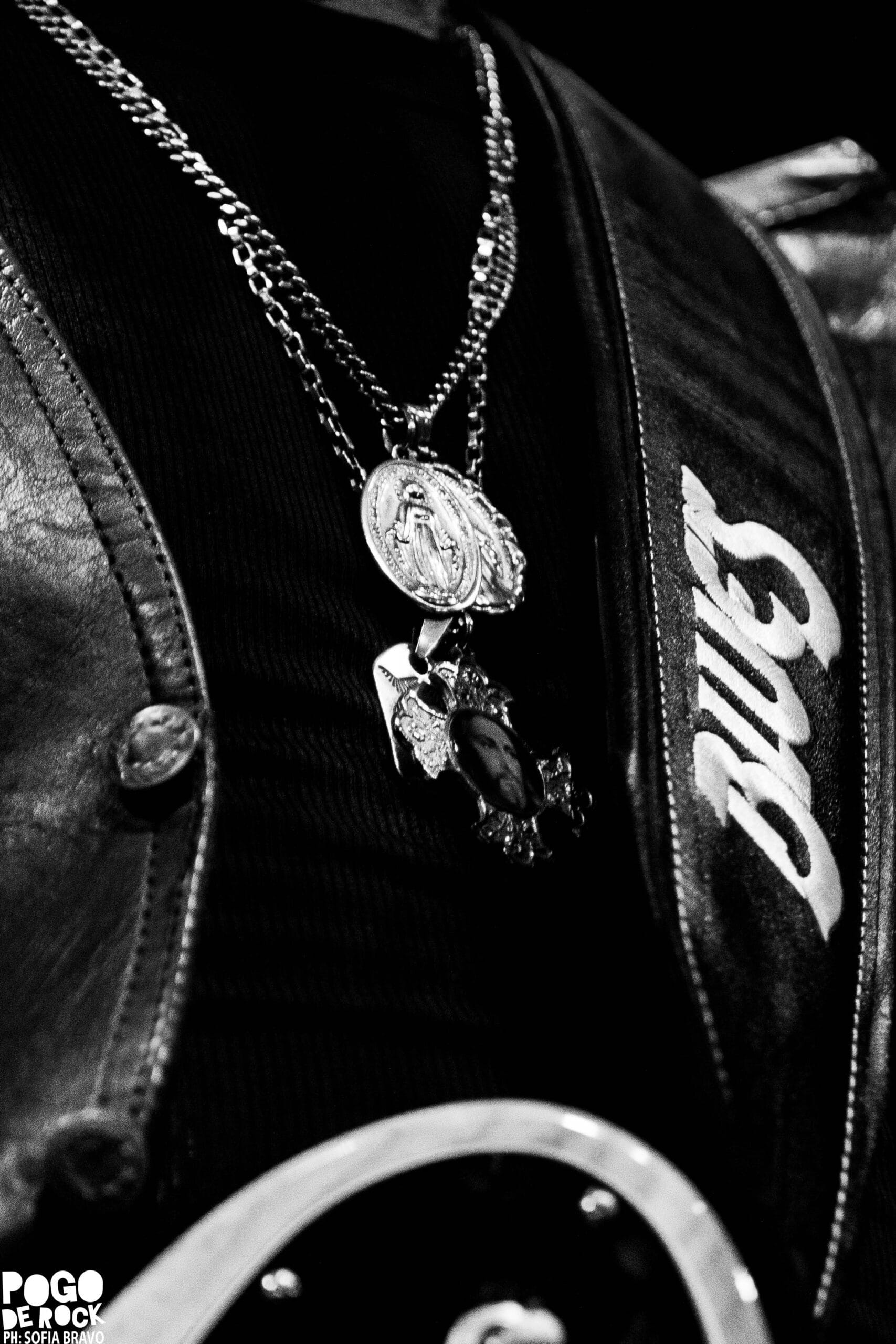 Juanse encendió el Teatro Flores con un show crudo, directo y a puro rock 185