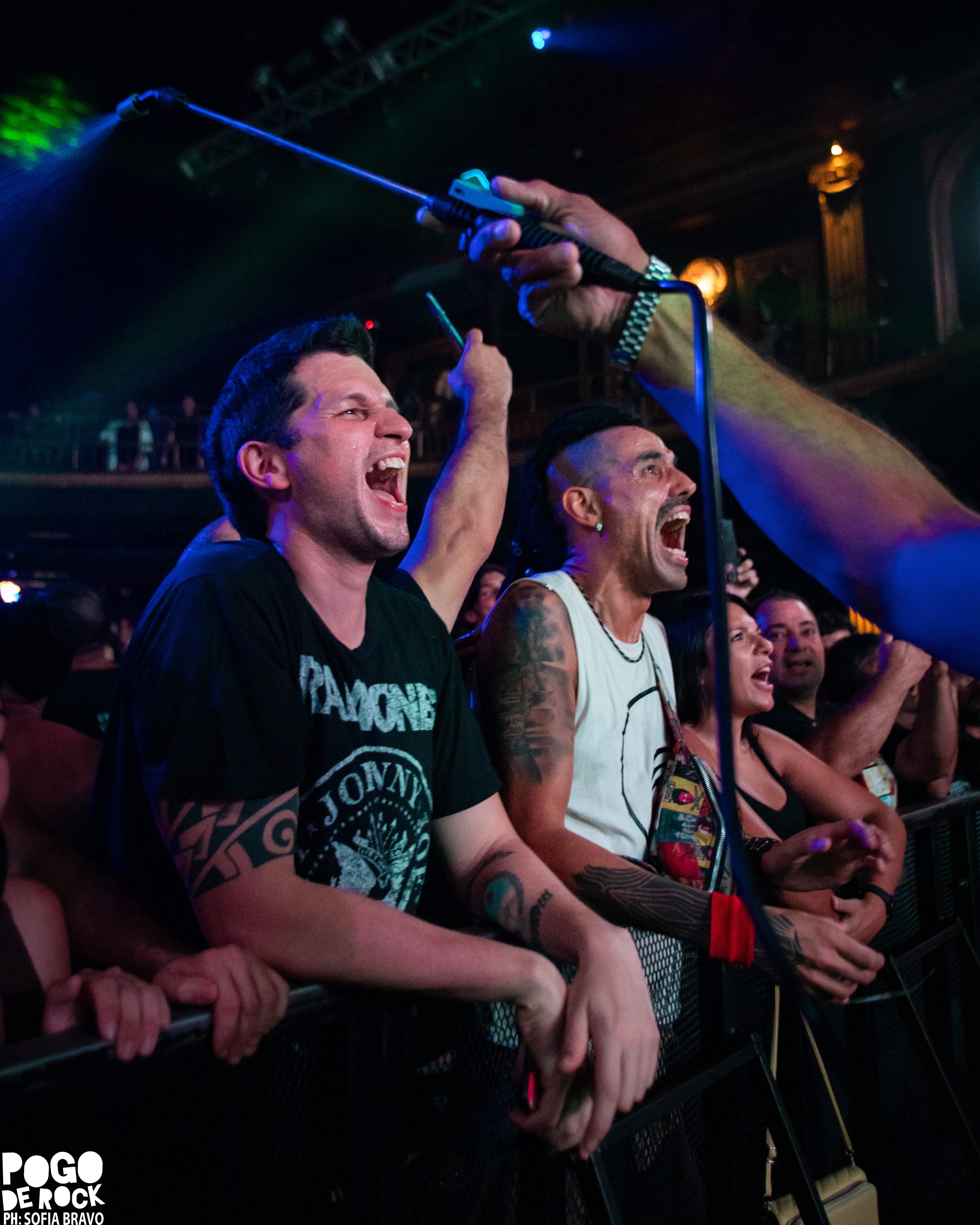 Juanse encendió el Teatro Flores con un show crudo, directo y a puro rock 156