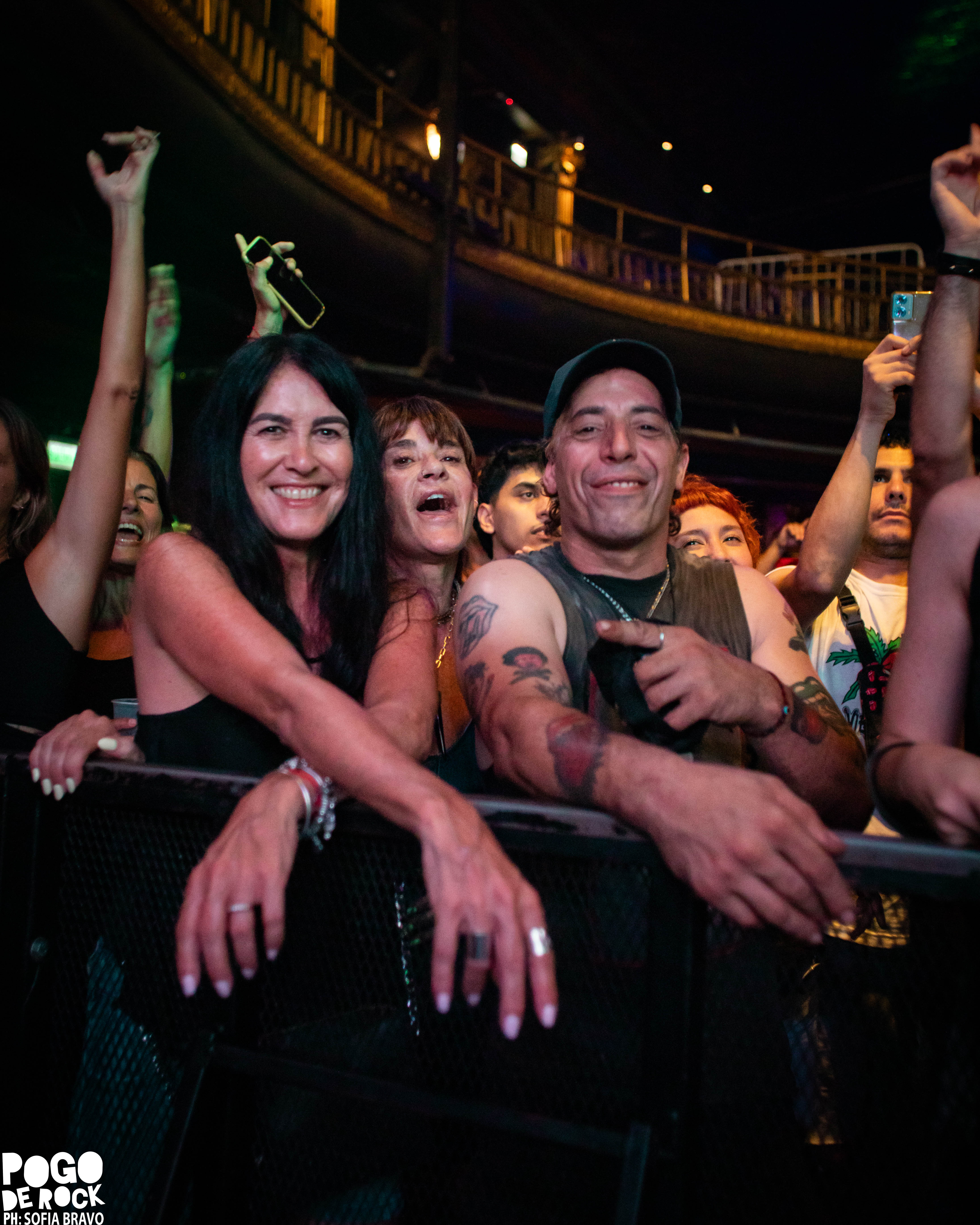 Juanse encendió el Teatro Flores con un show crudo, directo y a puro rock 135