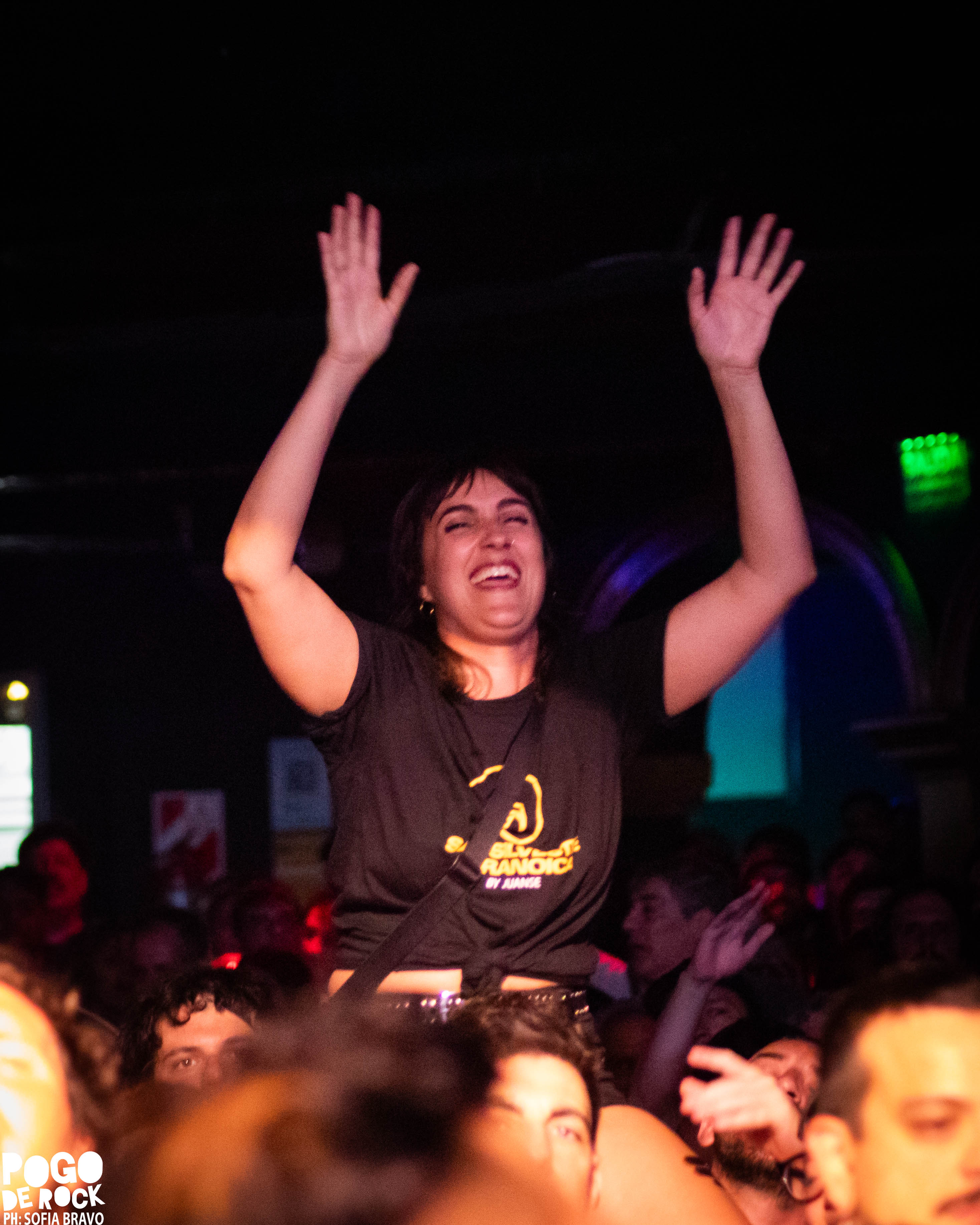Juanse encendió el Teatro Flores con un show crudo, directo y a puro rock 180