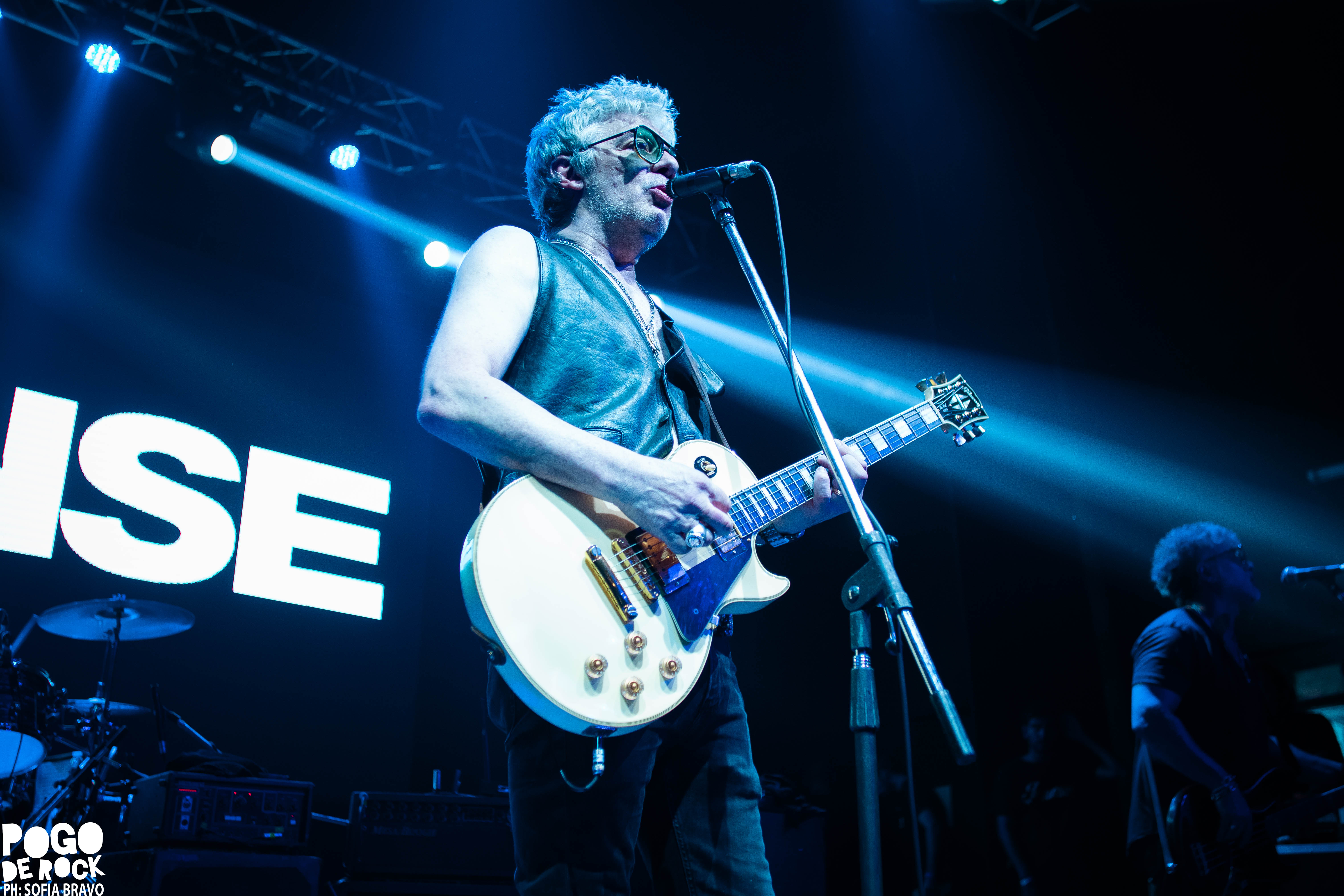 Juanse encendió el Teatro Flores con un show crudo, directo y a puro rock 165