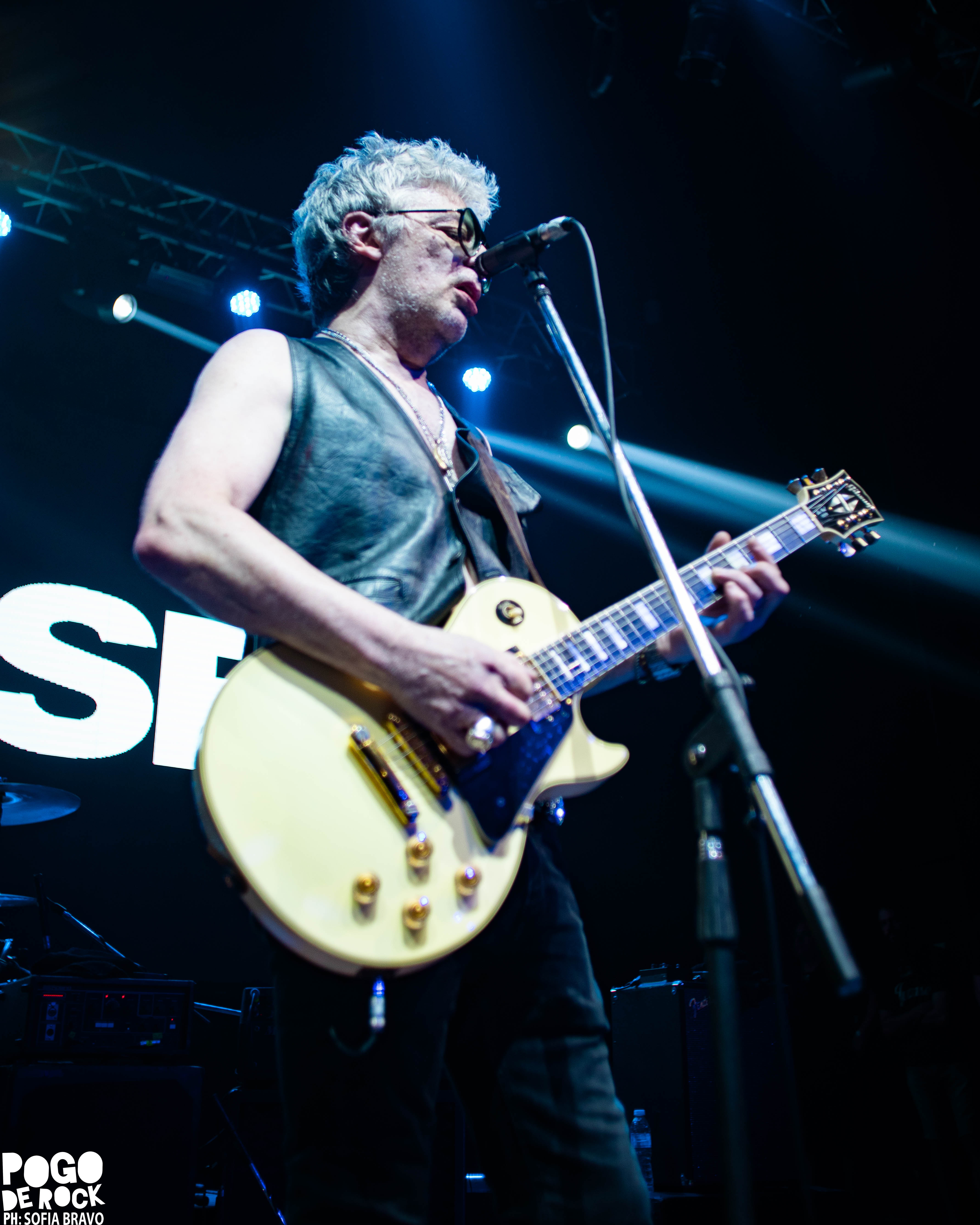 Juanse encendió el Teatro Flores con un show crudo, directo y a puro rock 183