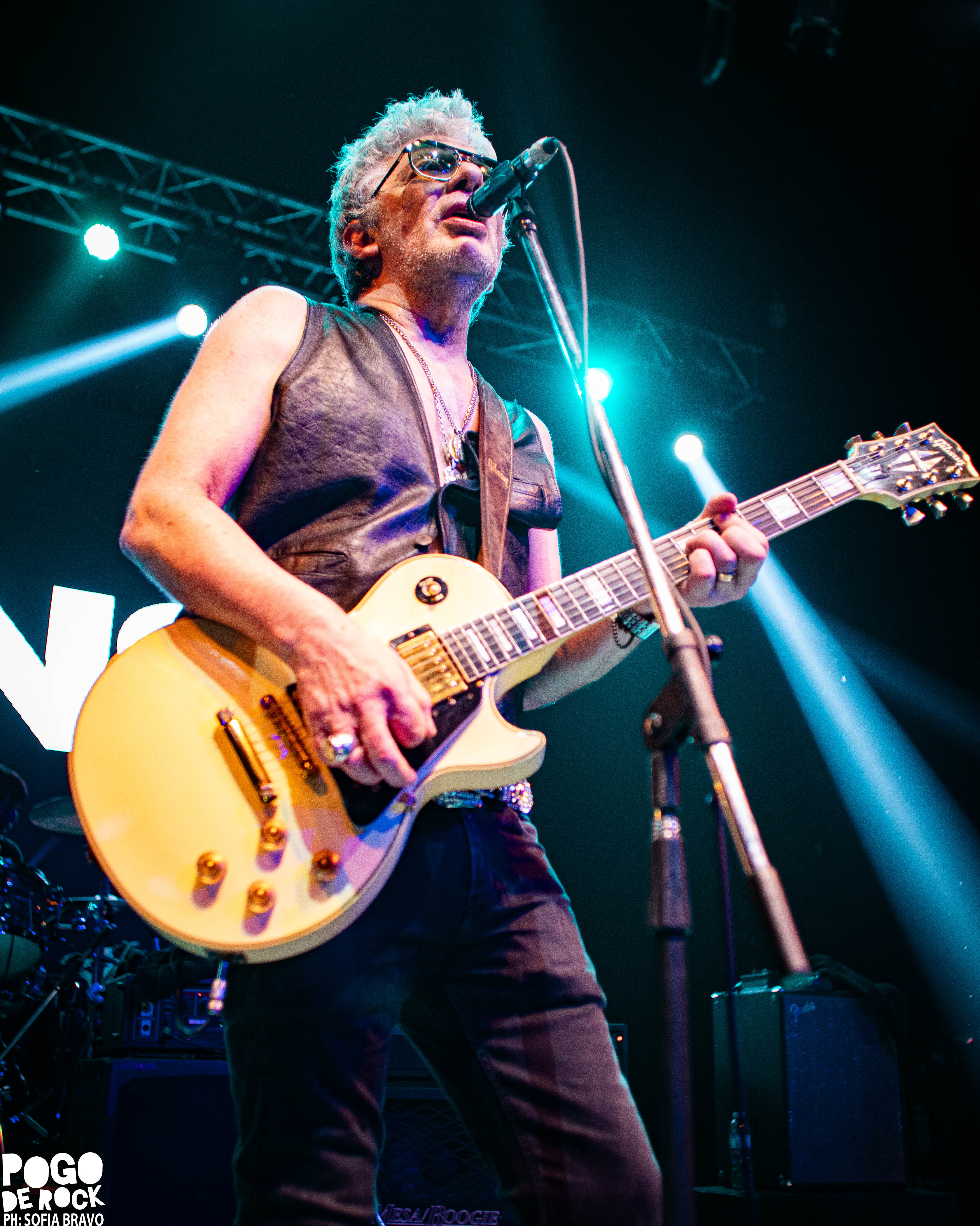 Juanse encendió el Teatro Flores con un show crudo, directo y a puro rock 114