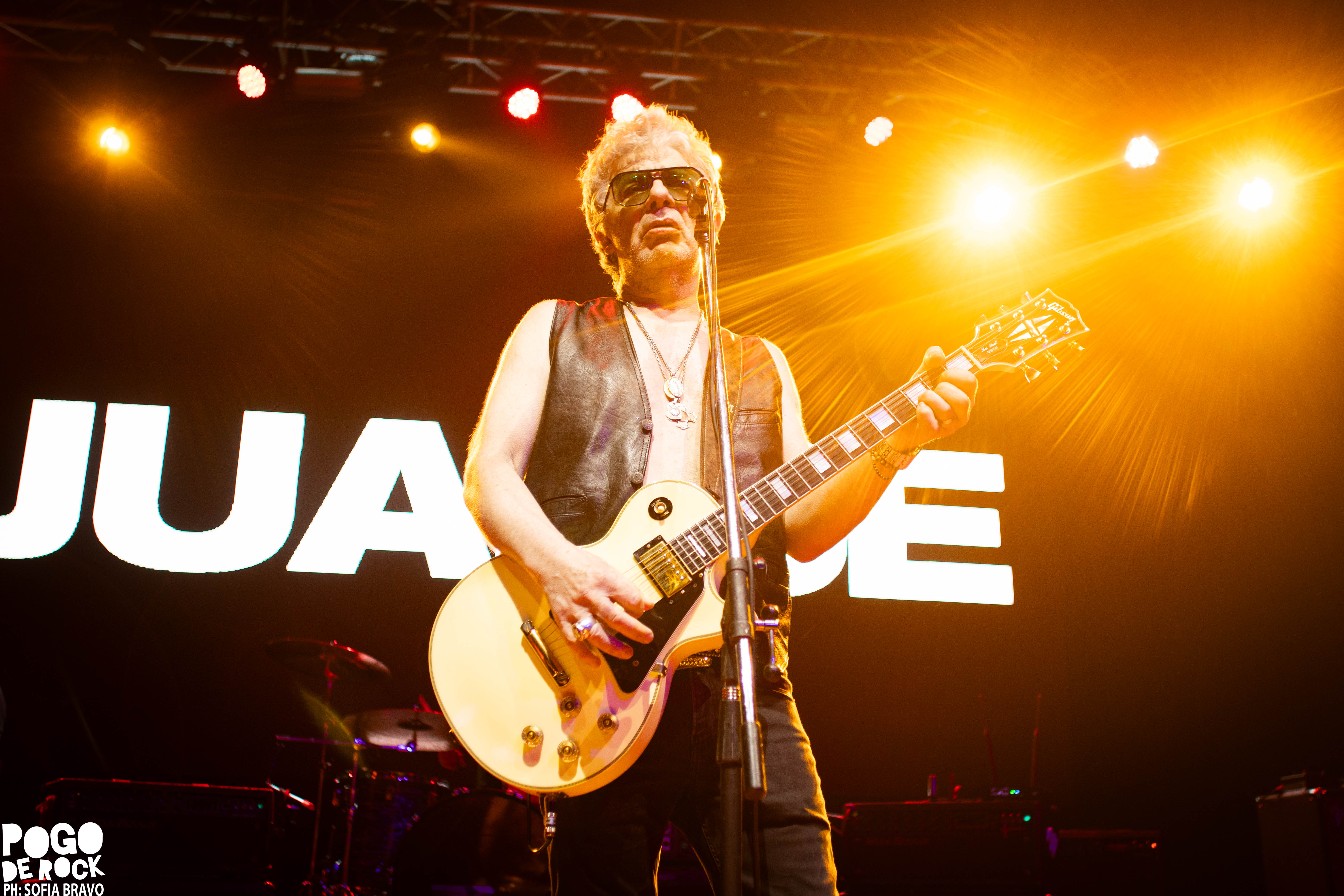 Juanse encendió el Teatro Flores con un show crudo, directo y a puro rock 172