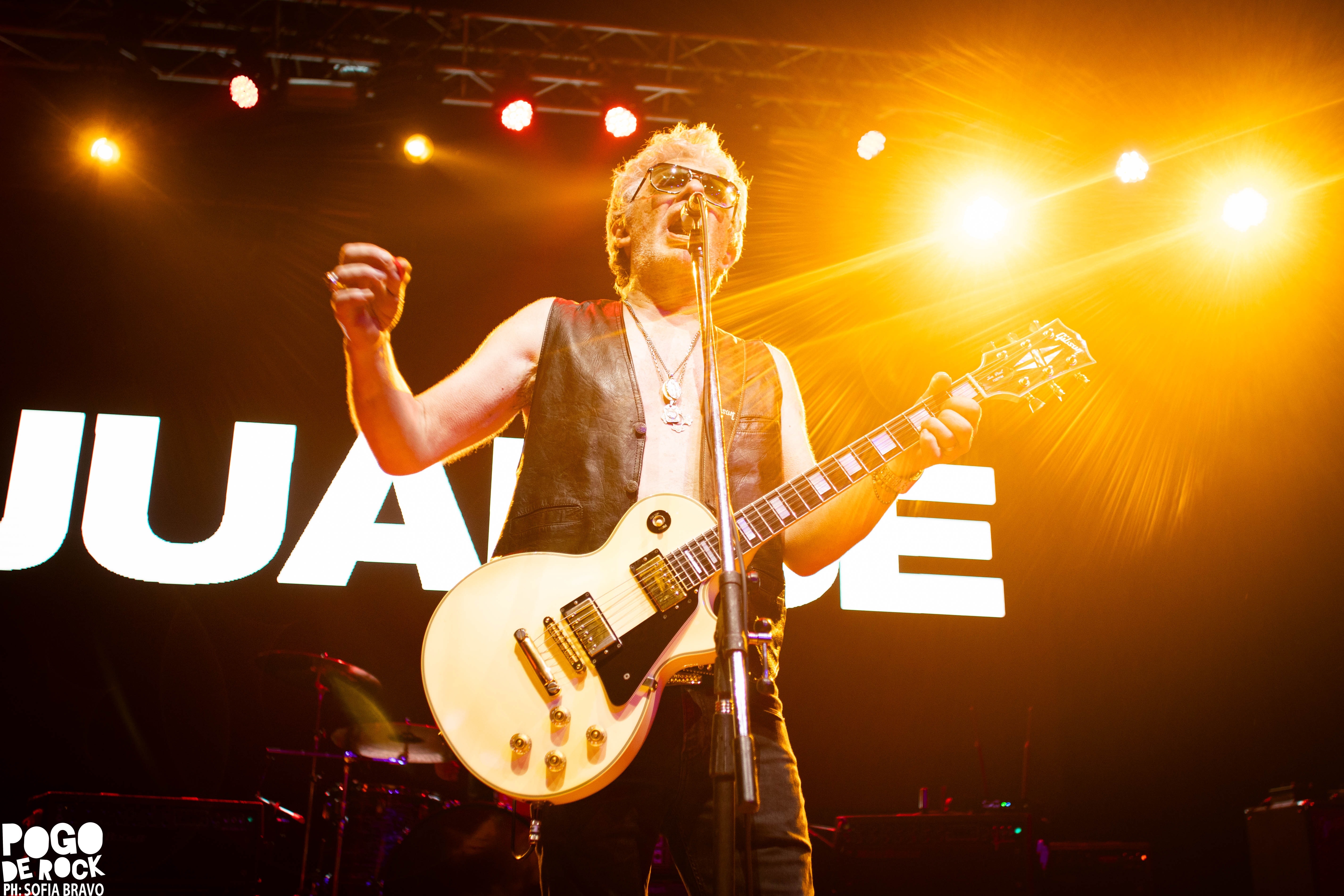 Juanse encendió el Teatro Flores con un show crudo, directo y a puro rock 166