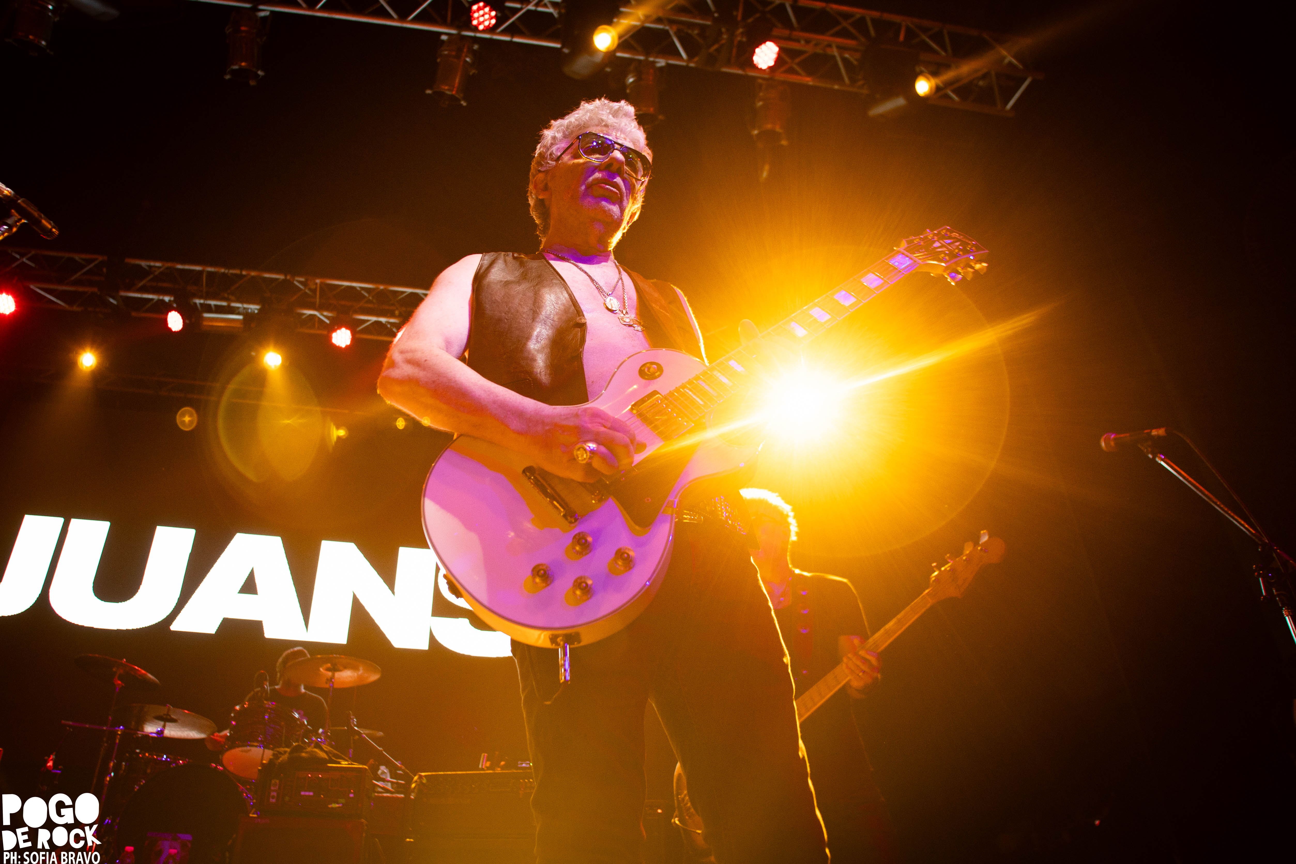 Juanse encendió el Teatro Flores con un show crudo, directo y a puro rock 178