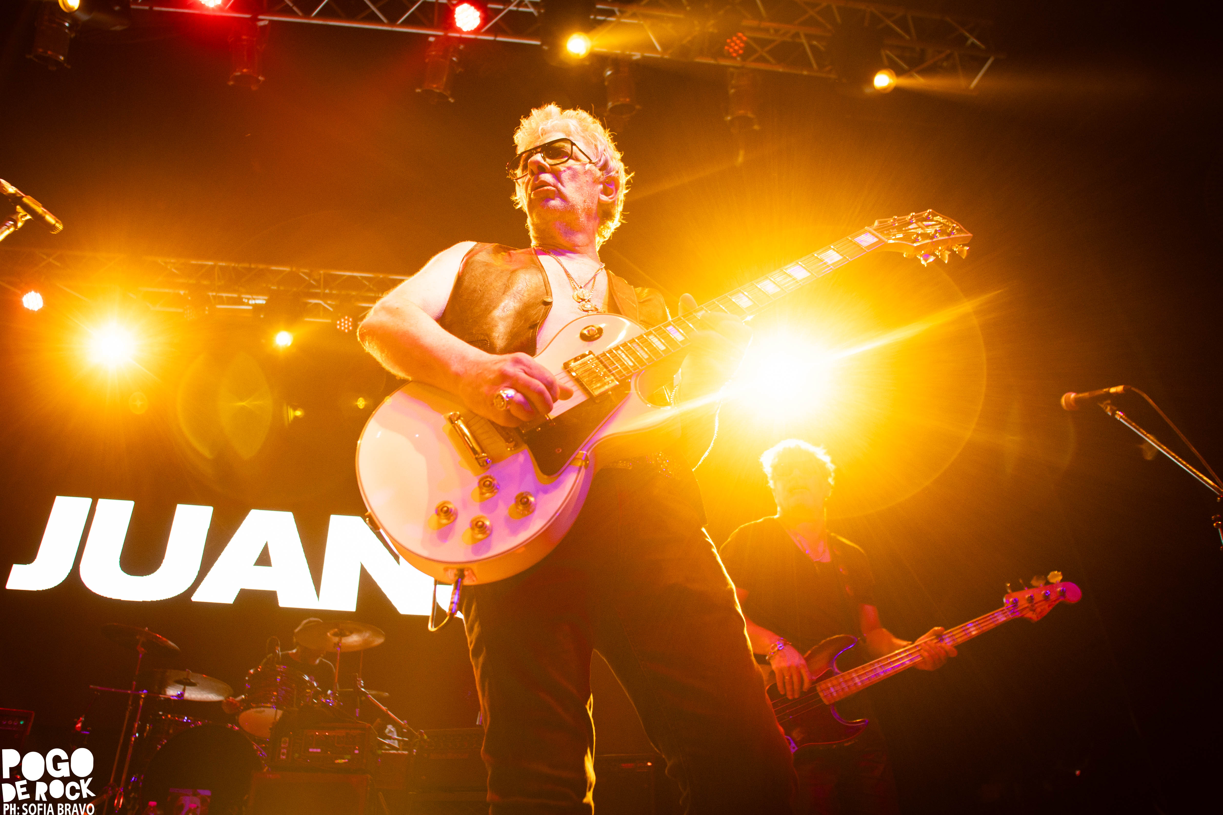 Juanse encendió el Teatro Flores con un show crudo, directo y a puro rock 174