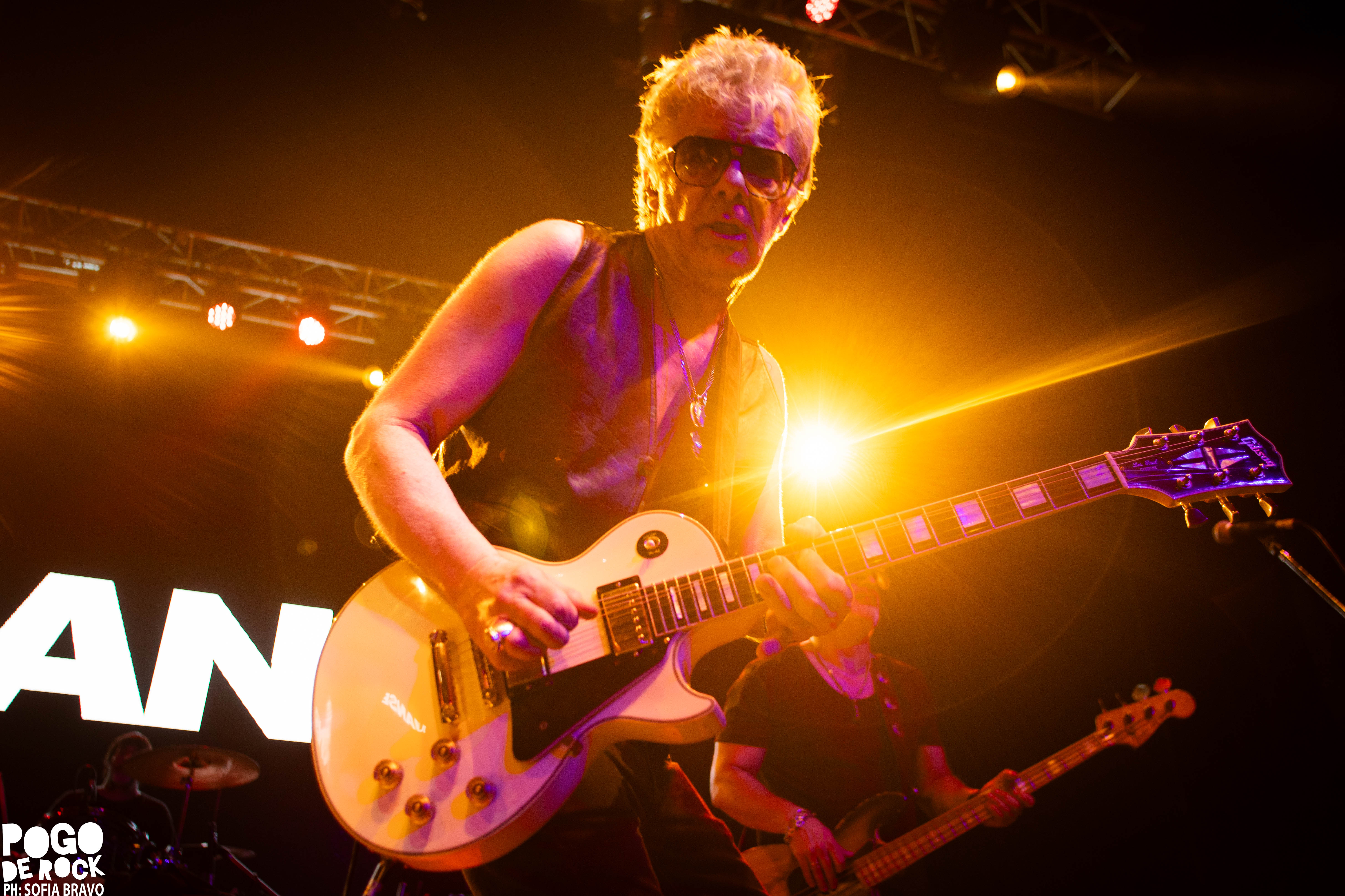 Juanse encendió el Teatro Flores con un show crudo, directo y a puro rock 164