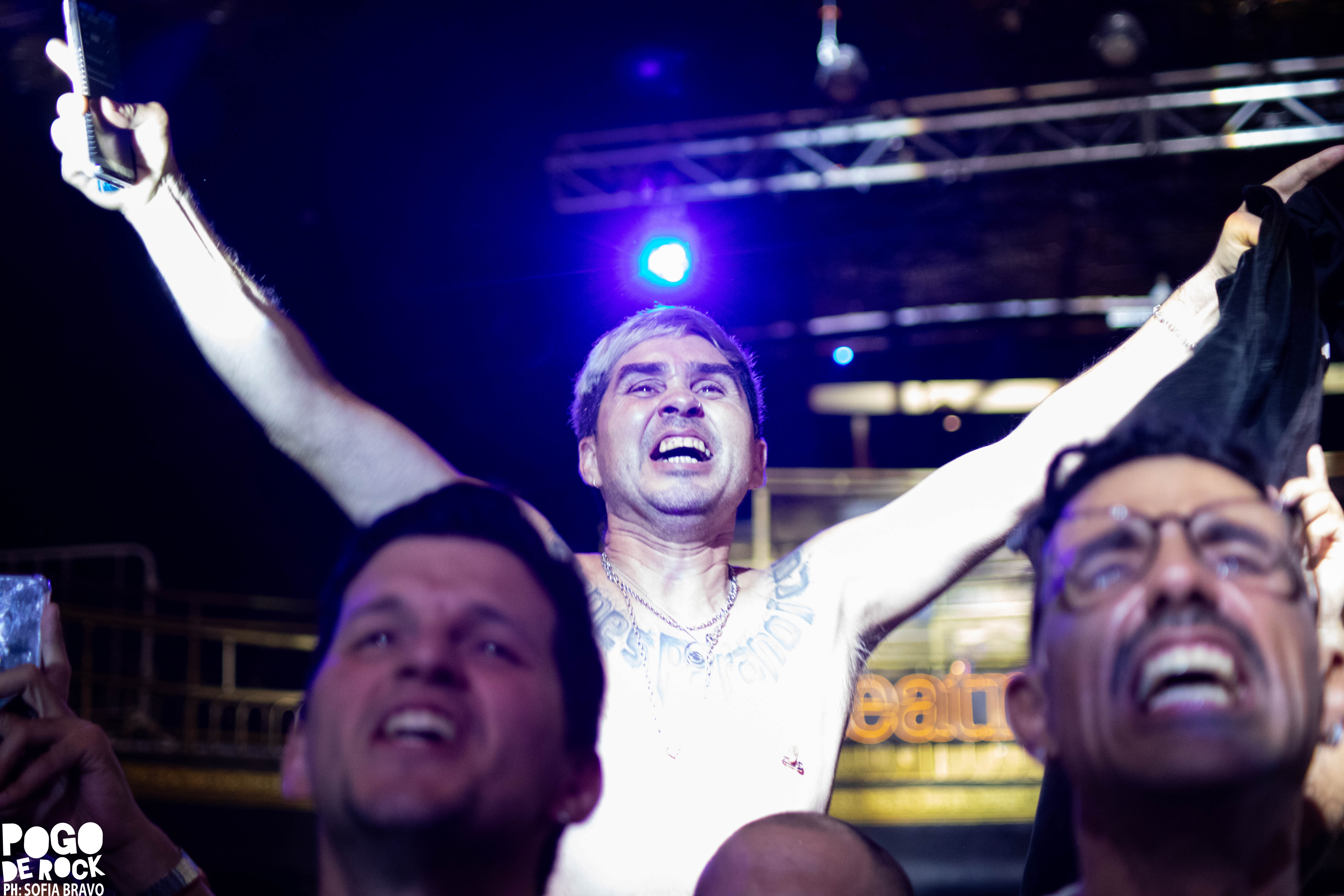 Juanse encendió el Teatro Flores con un show crudo, directo y a puro rock 144