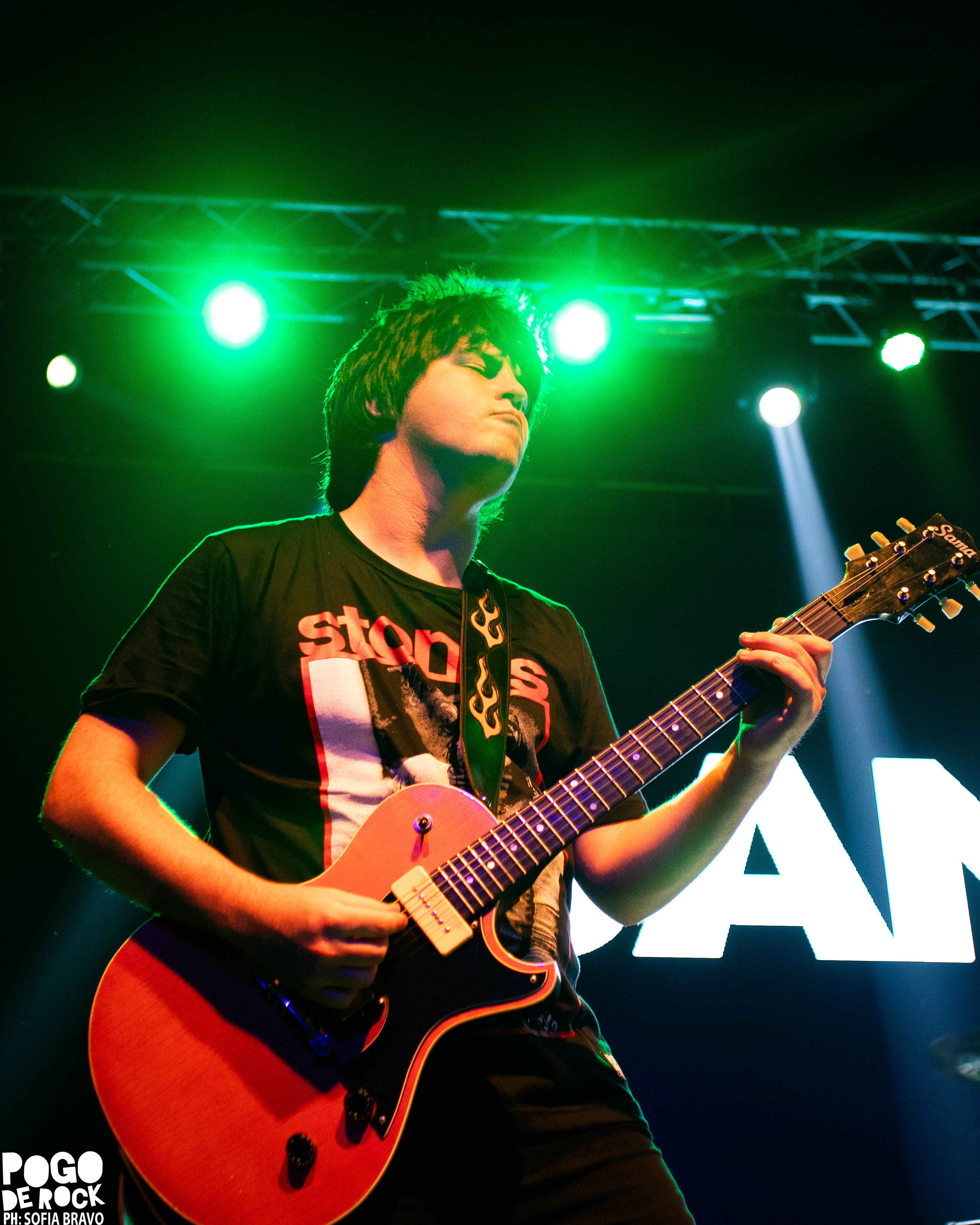 Juanse encendió el Teatro Flores con un show crudo, directo y a puro rock 173