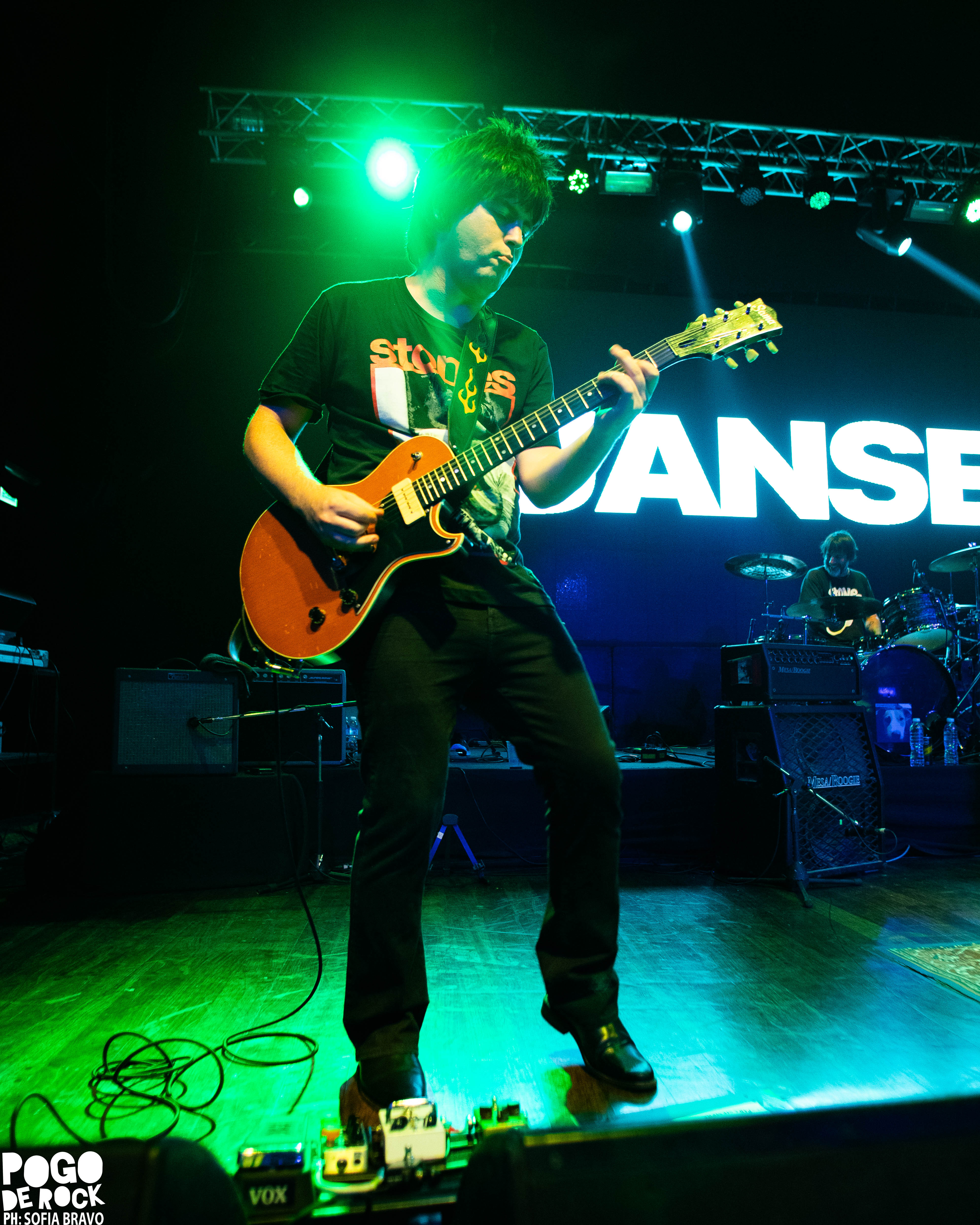 Juanse encendió el Teatro Flores con un show crudo, directo y a puro rock 143