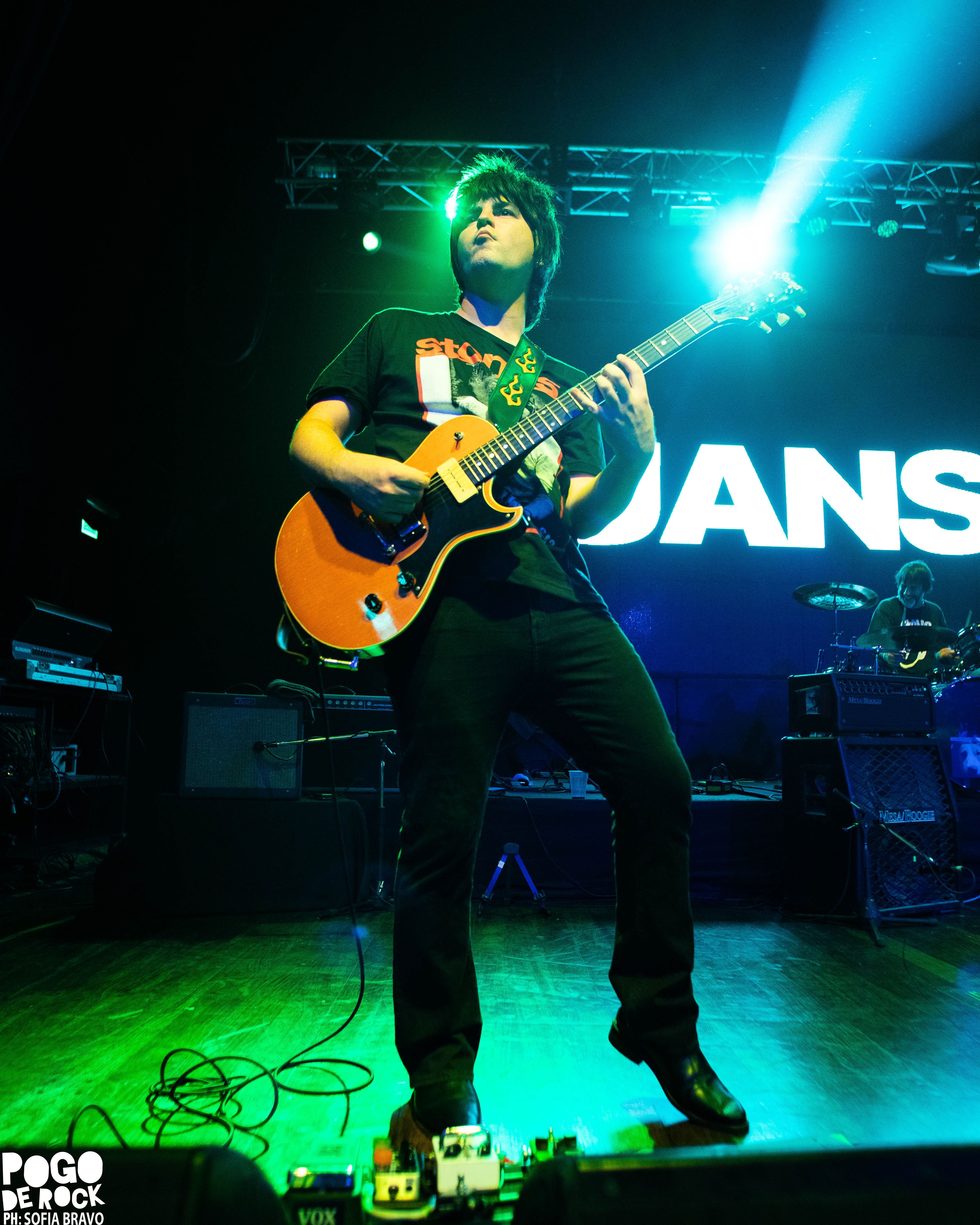 Juanse encendió el Teatro Flores con un show crudo, directo y a puro rock 149