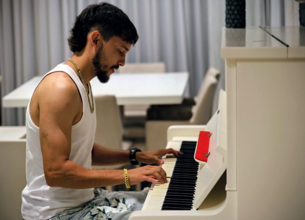 Ema Peñalba, el soñador que convierte sonidos en canciones 102 Peñalba