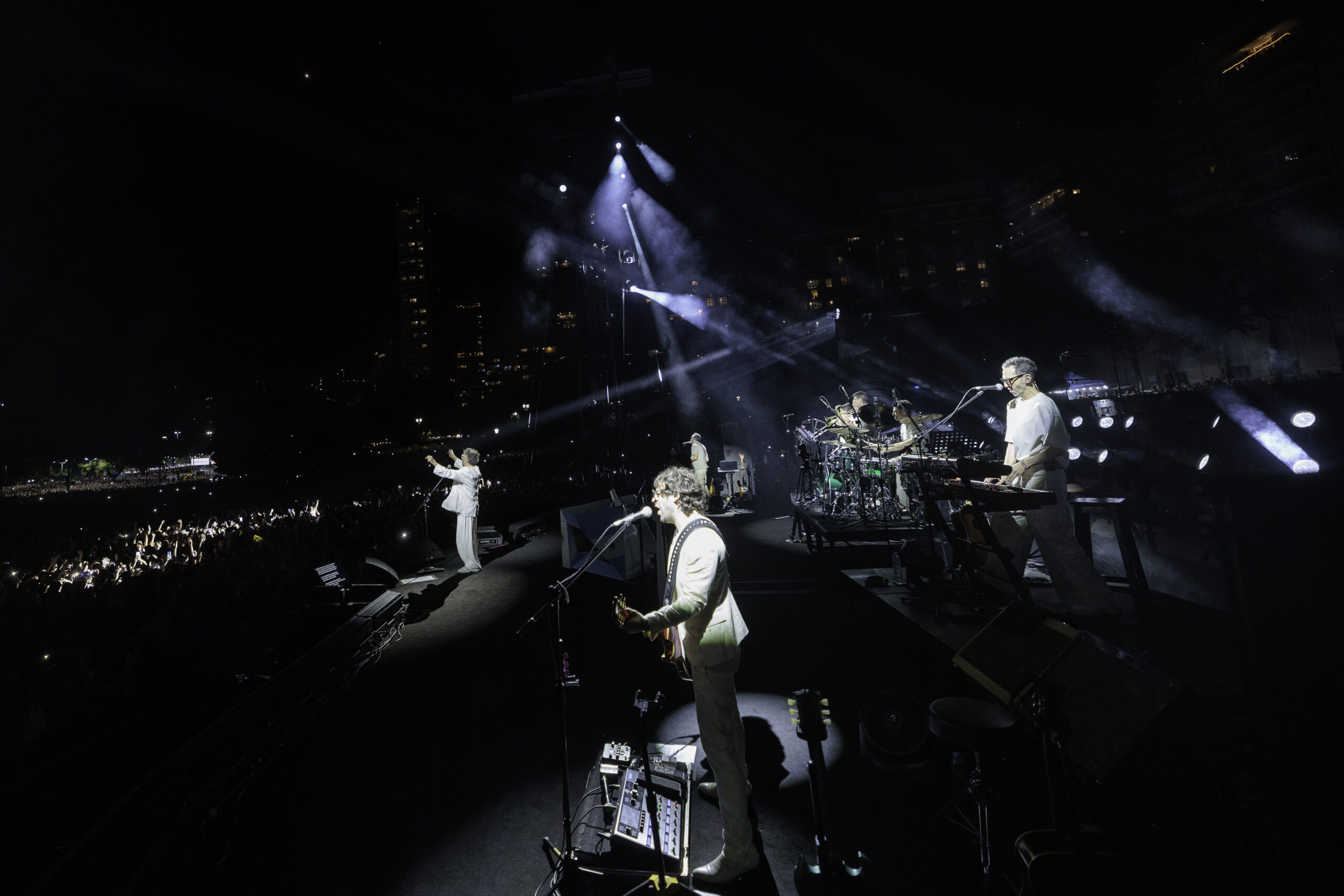 Fito Paez en Rosario: más de 300.000 personas celebraron un show histórico en el Monumento a la Bandera 13 Fito Paez Rosario