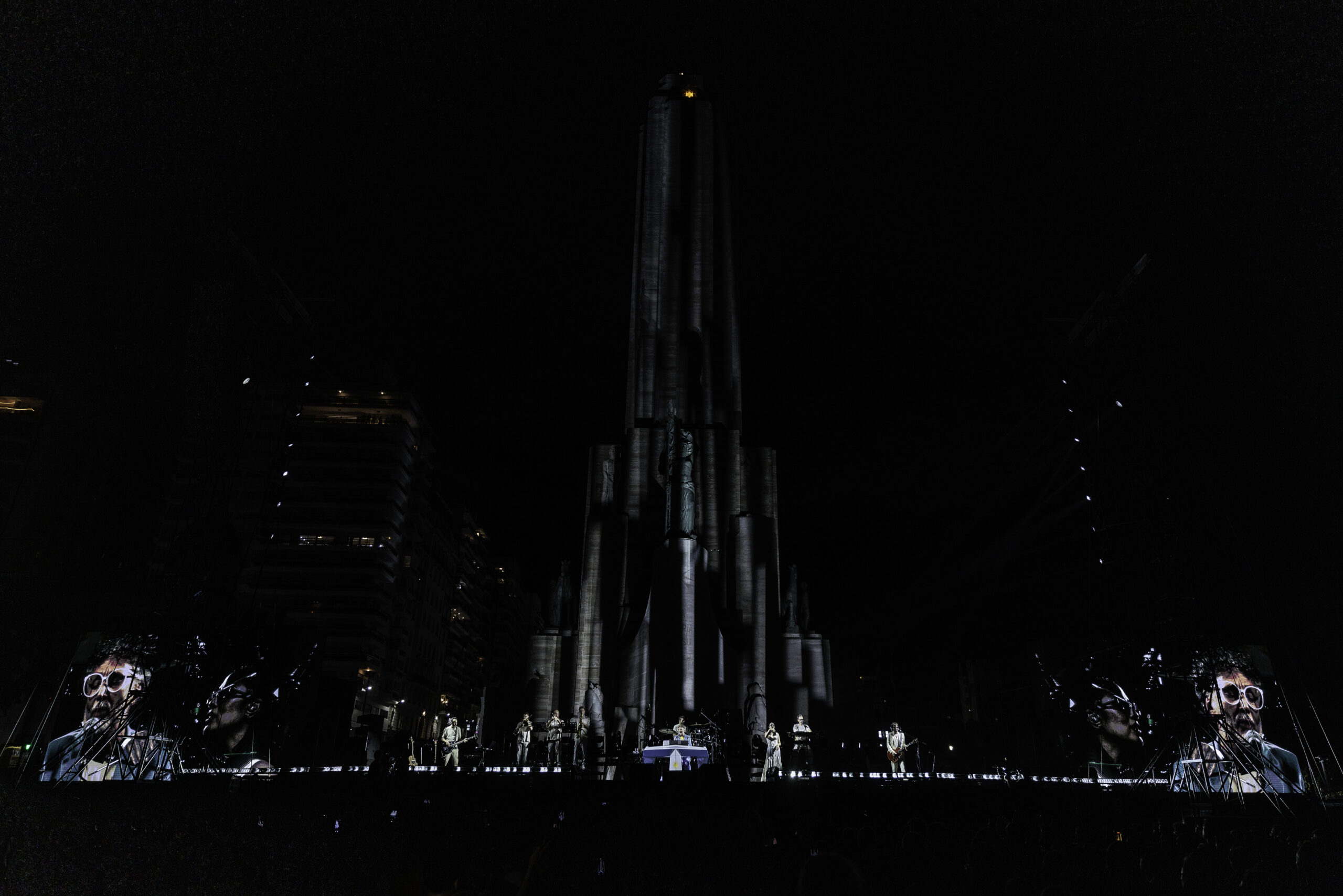 Fito Paez en Rosario: más de 300.000 personas celebraron un show histórico en el Monumento a la Bandera 11 Fito Paez Rosario