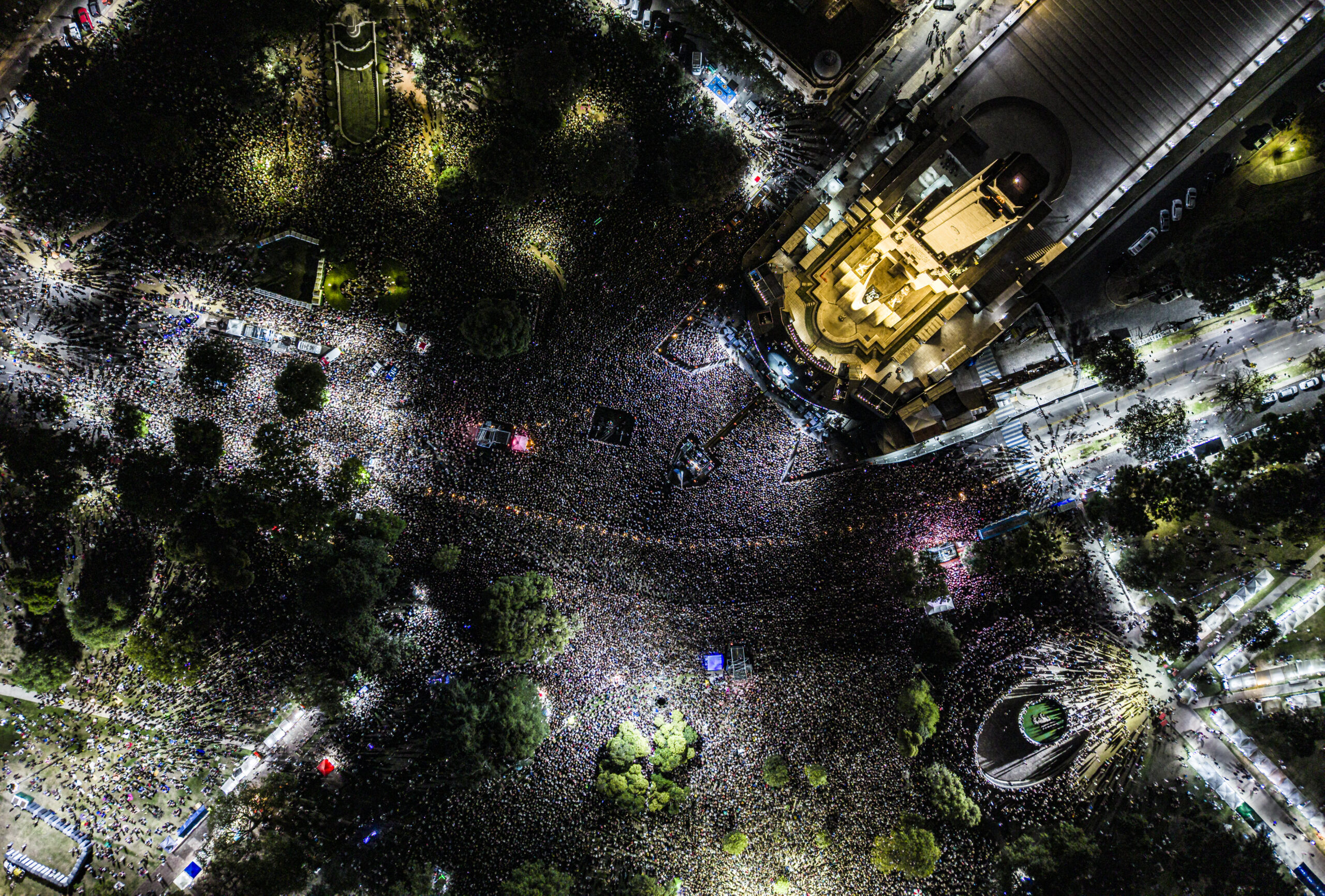 Fito Paez en Rosario: más de 300.000 personas celebraron un show histórico en el Monumento a la Bandera 10 Fito Paez Rosario