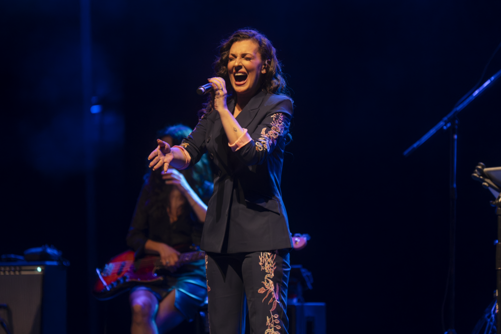 La Banda Sabinera hizo vibrar el Teatro Coliseo y prepara el gran cierre de gira en La Trastienda 25