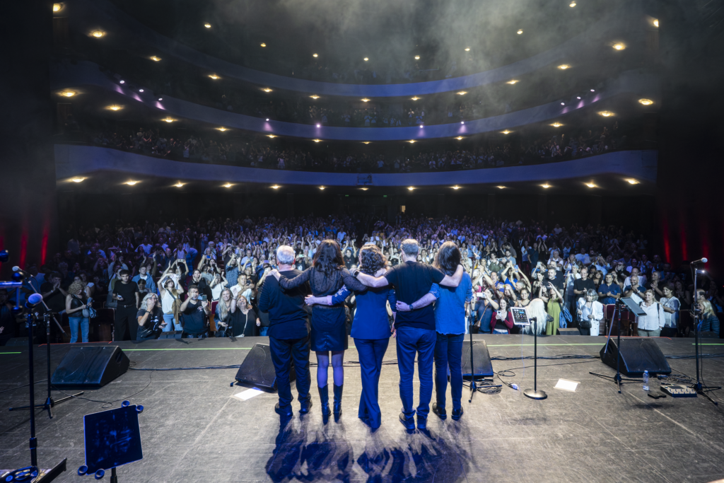 La Banda Sabinera hizo vibrar el Teatro Coliseo y prepara el gran cierre de gira en La Trastienda 19