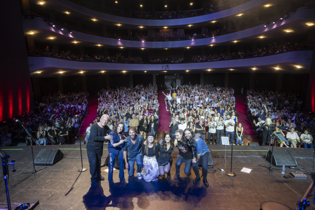 La Banda Sabinera hizo vibrar el Teatro Coliseo y prepara el gran cierre de gira en La Trastienda 36