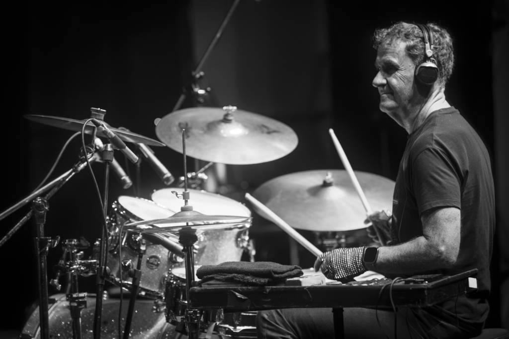 La Banda Sabinera hizo vibrar el Teatro Coliseo y prepara el gran cierre de gira en La Trastienda 20