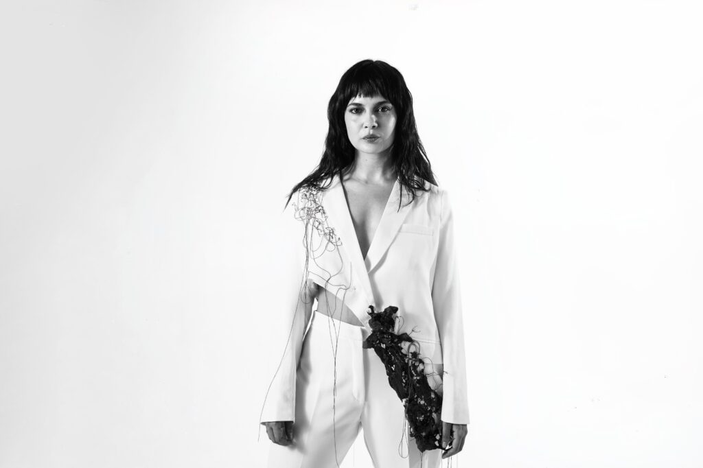 Mora Navarro presenta “Será Mañana” junto a Isla de Caras, adelanto de su nuevo disco Revolución Humana 6