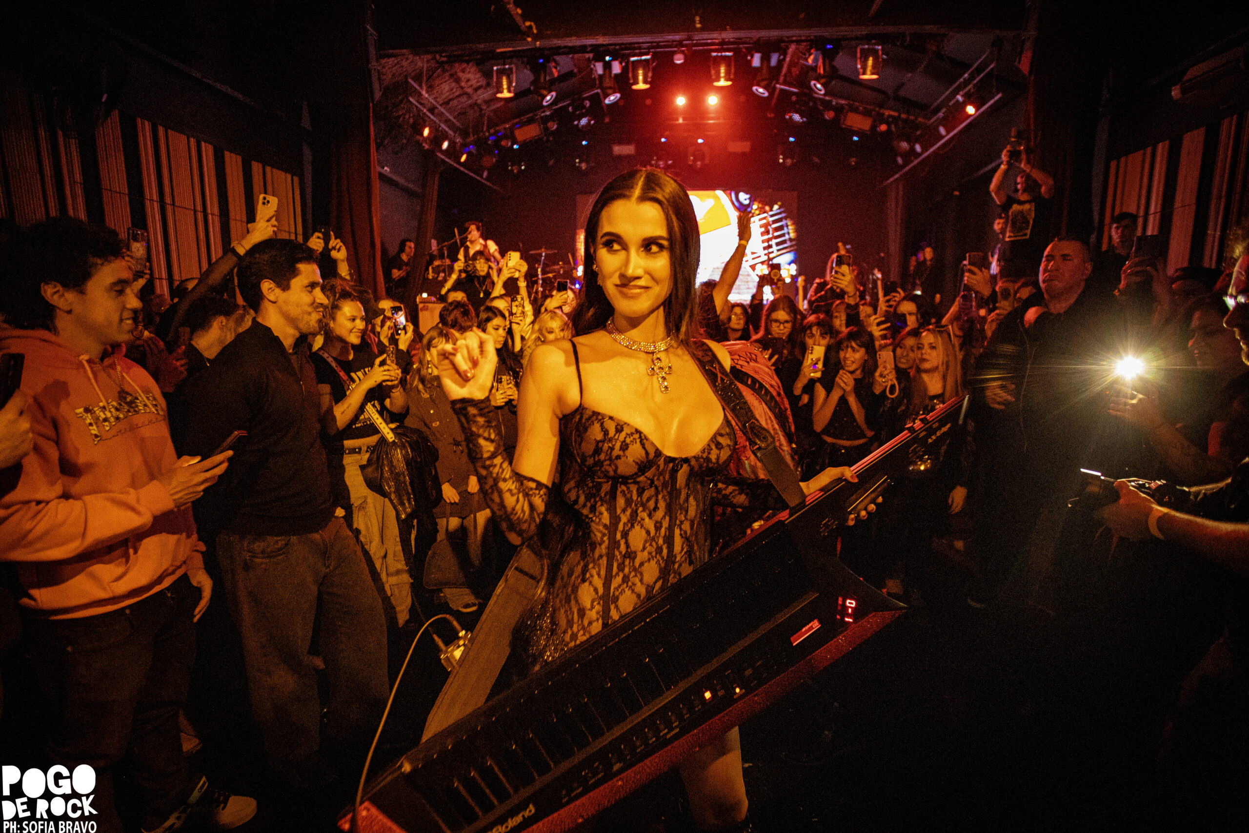 Daniela Milagros presentó “Attention Attention” en The Roxy y confirmó que ya es una de las artistas emergentes más sólidas de la escena 22