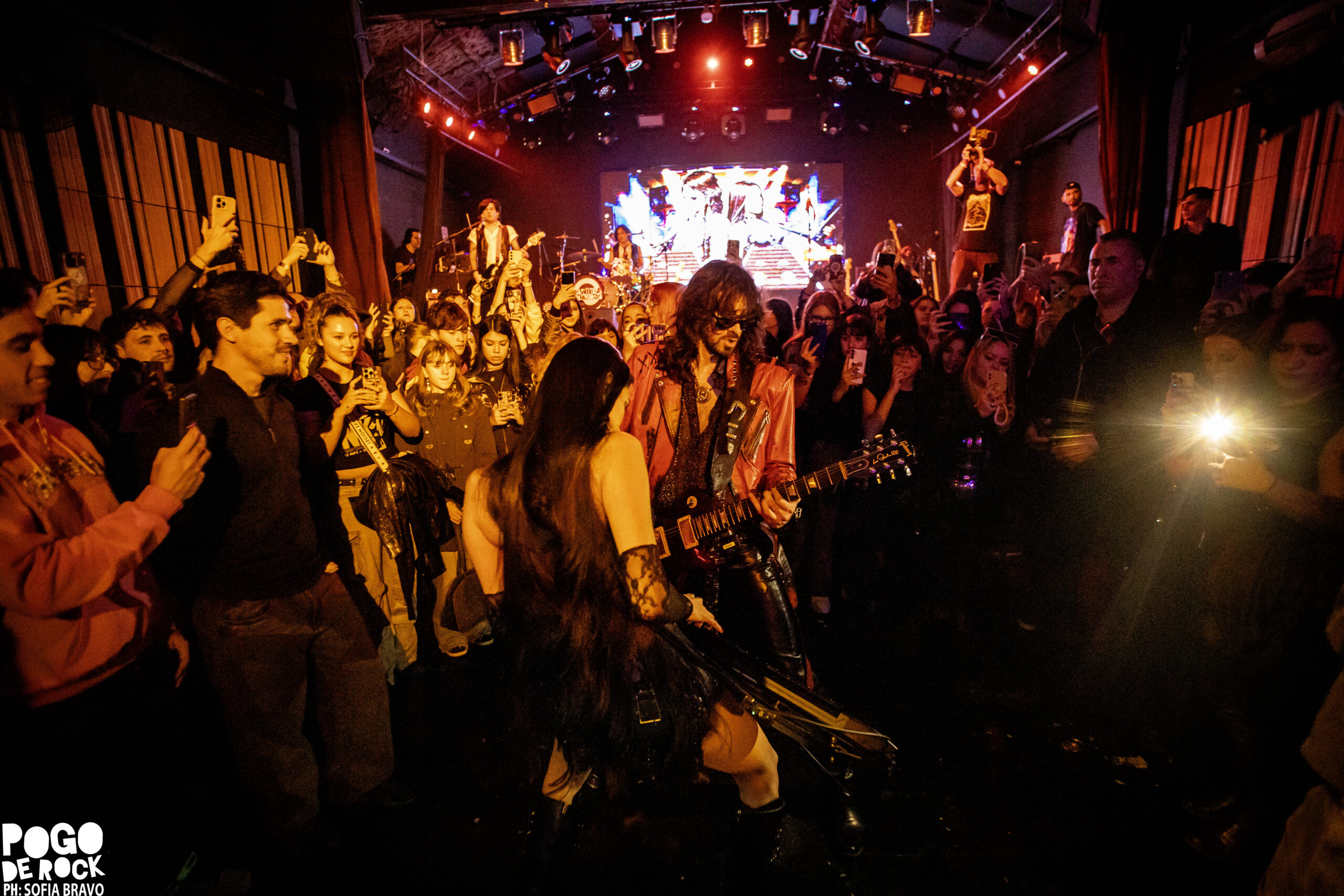 Daniela Milagros presentó “Attention Attention” en The Roxy y confirmó que ya es una de las artistas emergentes más sólidas de la escena 21