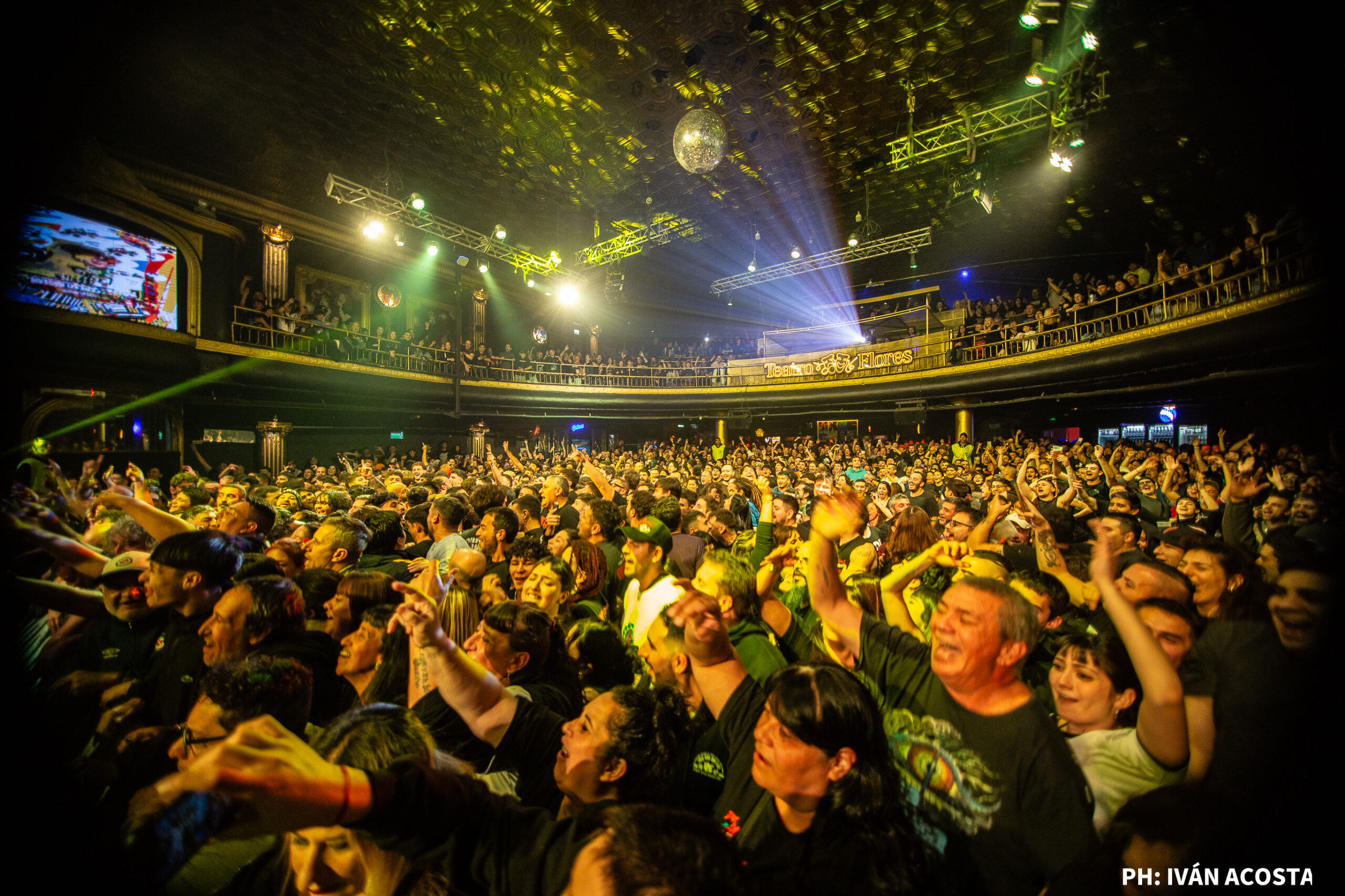La Kermesse Redonda celebró 50 shows en el Teatro Flores y confirmó que el ritual ricotero sigue más vivo que nunca 71