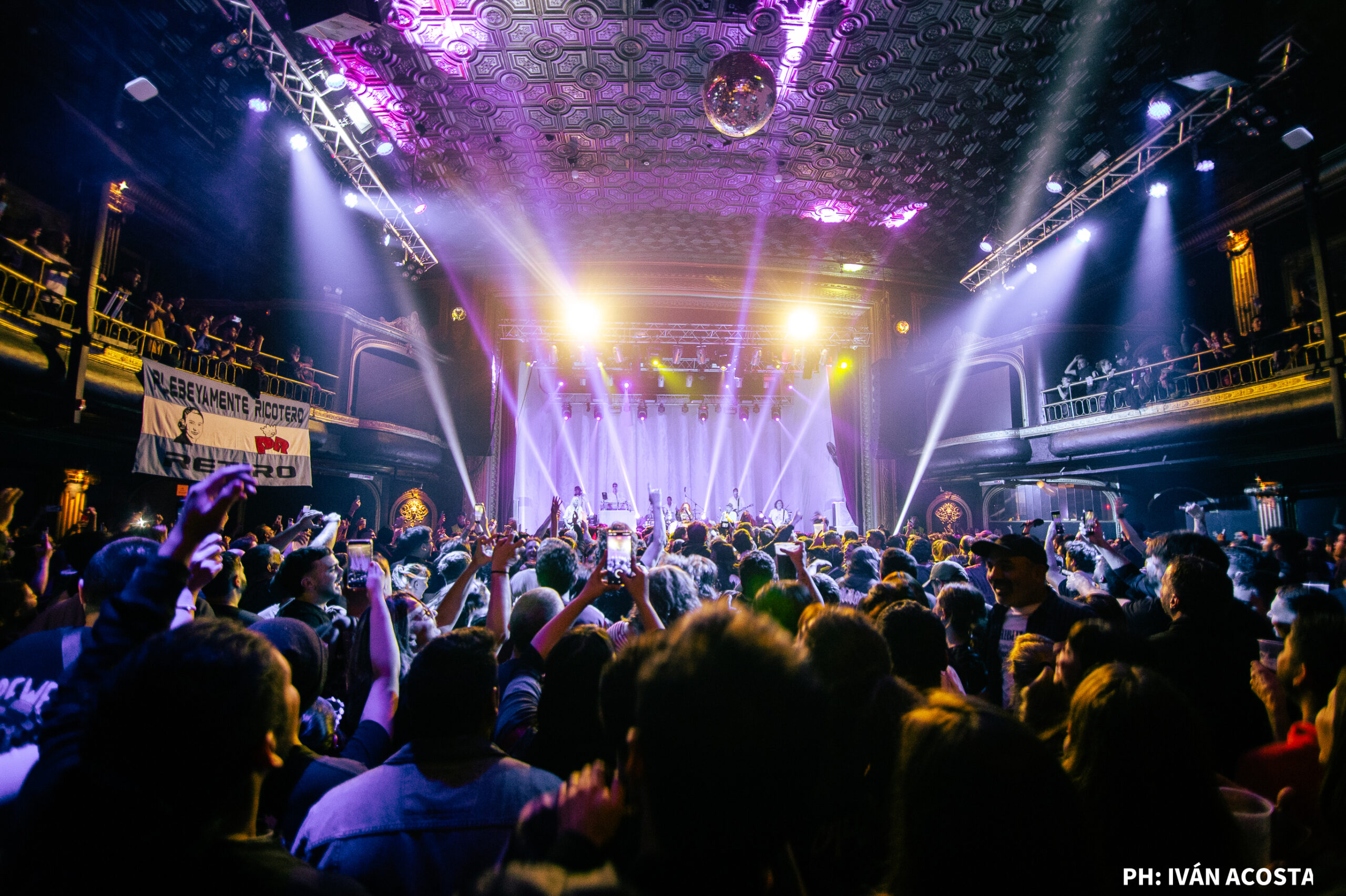 La Kermesse Redonda celebró 50 shows en el Teatro Flores y confirmó que el ritual ricotero sigue más vivo que nunca 97