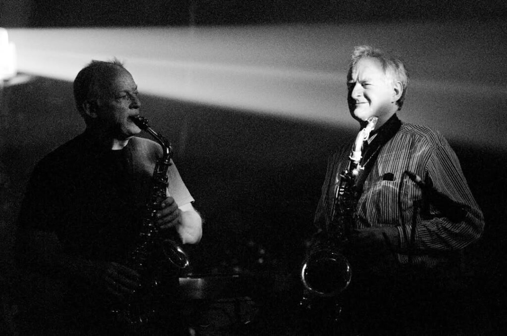 Murió Dick Parry, el inconfundible saxo de Pink Floyd, a los 83 años 9
