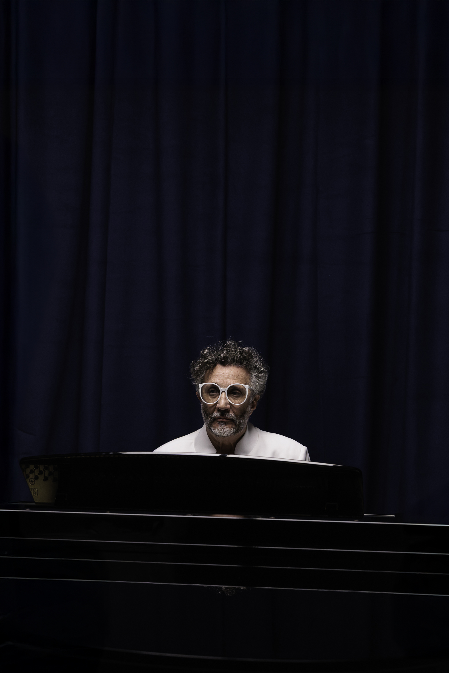 “Shine“: Fito Páez renace desde las cenizas; Análisis canción por canción del nuevo disco 19