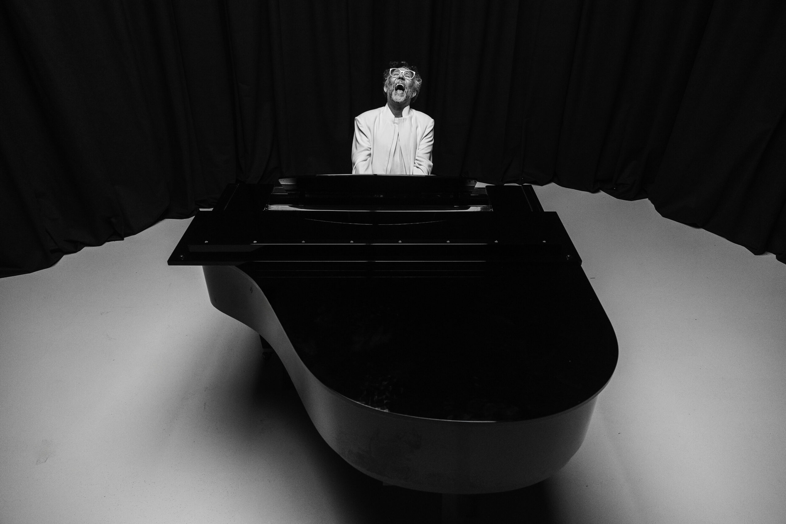 “Shine“: Fito Páez renace desde las cenizas; Análisis canción por canción del nuevo disco 20